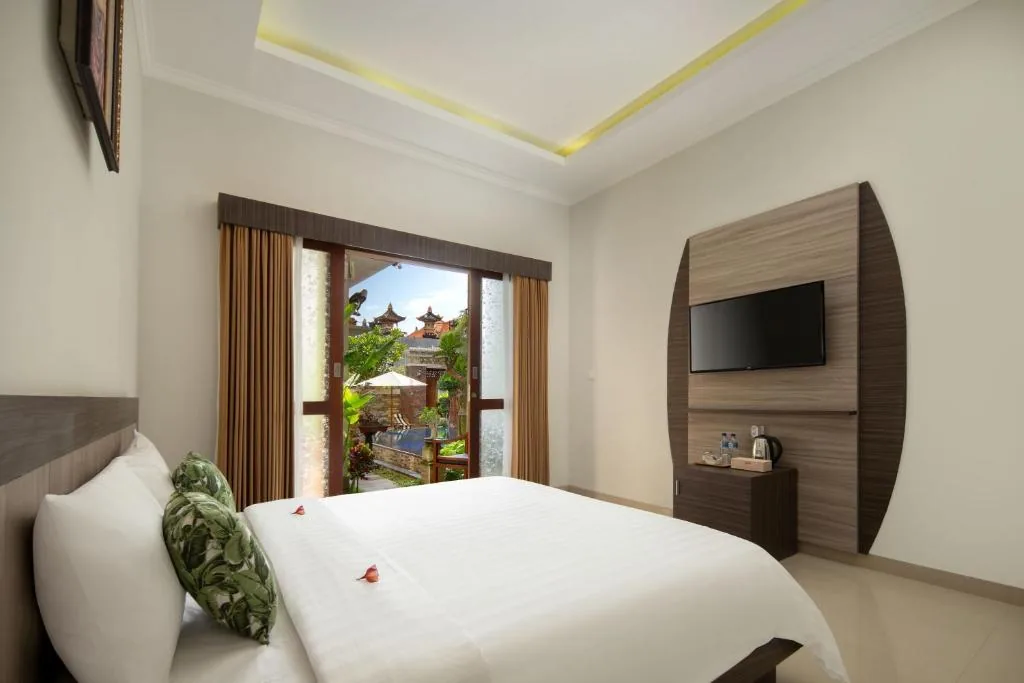 King Room with Pool View β Jineswari Kuta